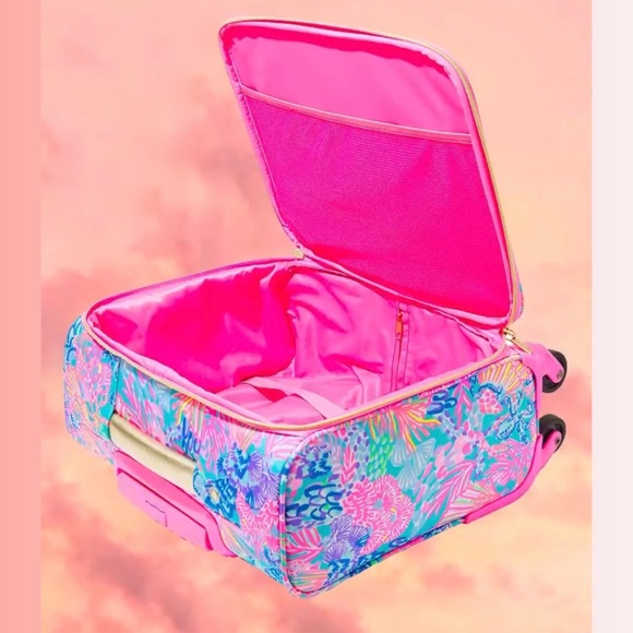 NEW Lilly Pulitzer Printed Under The Seat Carry On - Picture 3 of 16
